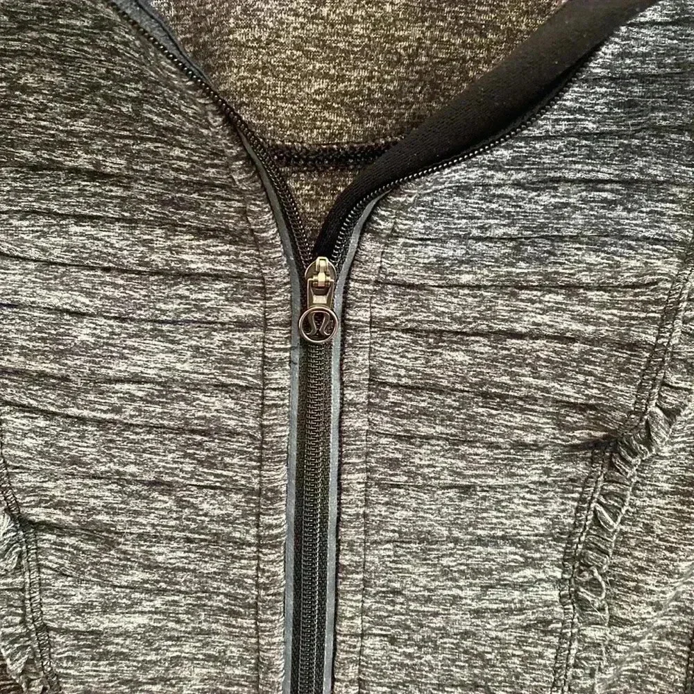 Lululemon Run: Your Heart out Pullover in Heathered Black (First Release Size 8